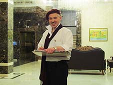 шаржист Михаил Шабалин в Президент-Отеле